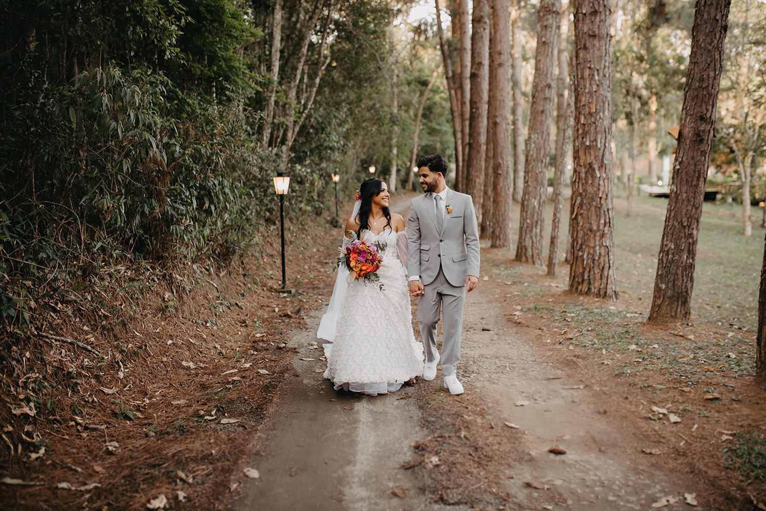 Ariane e Thiago | Casamento abençoado com decoração dos sonhos