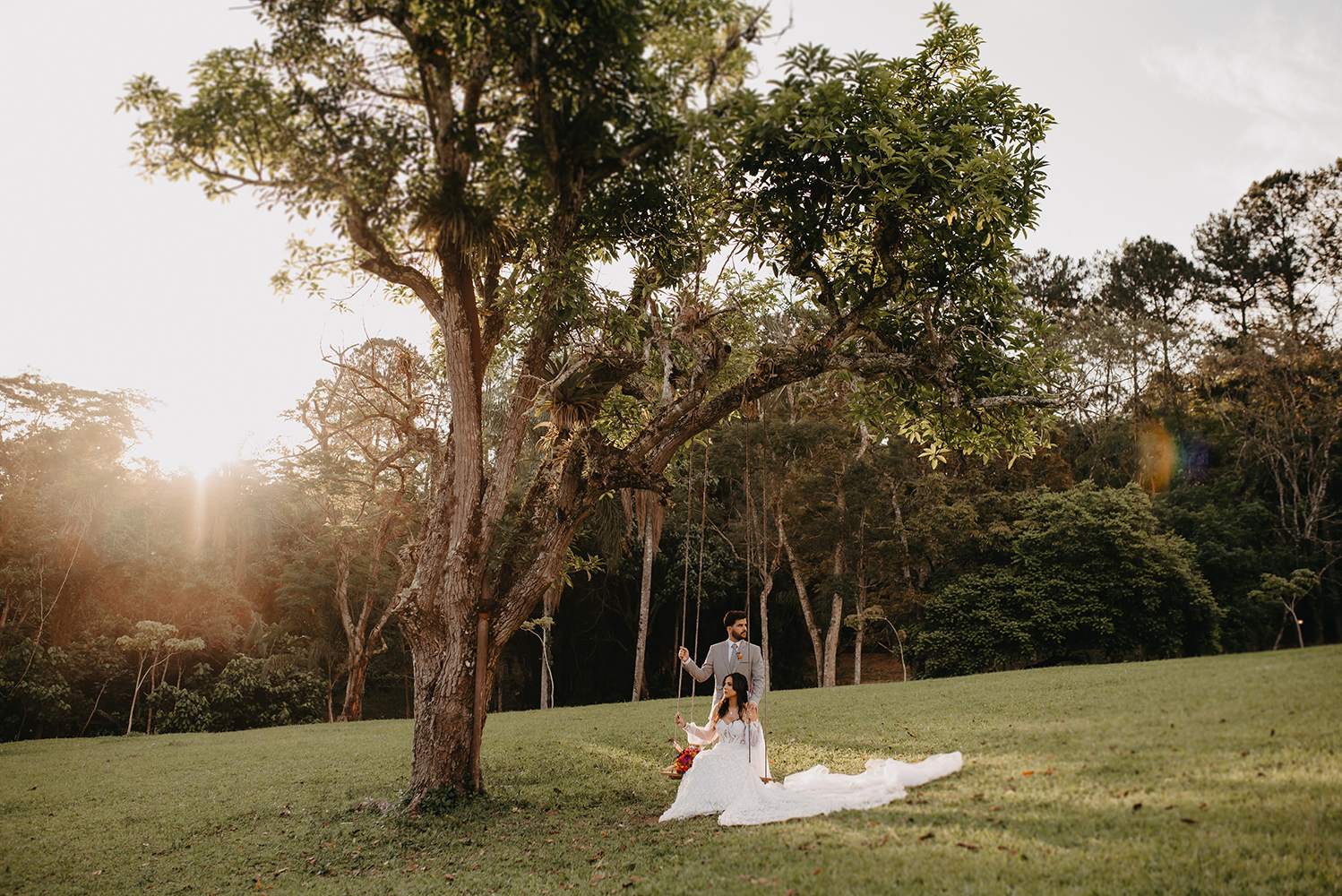 Ariane e Thiago | Casamento abençoado com decoração dos sonhos