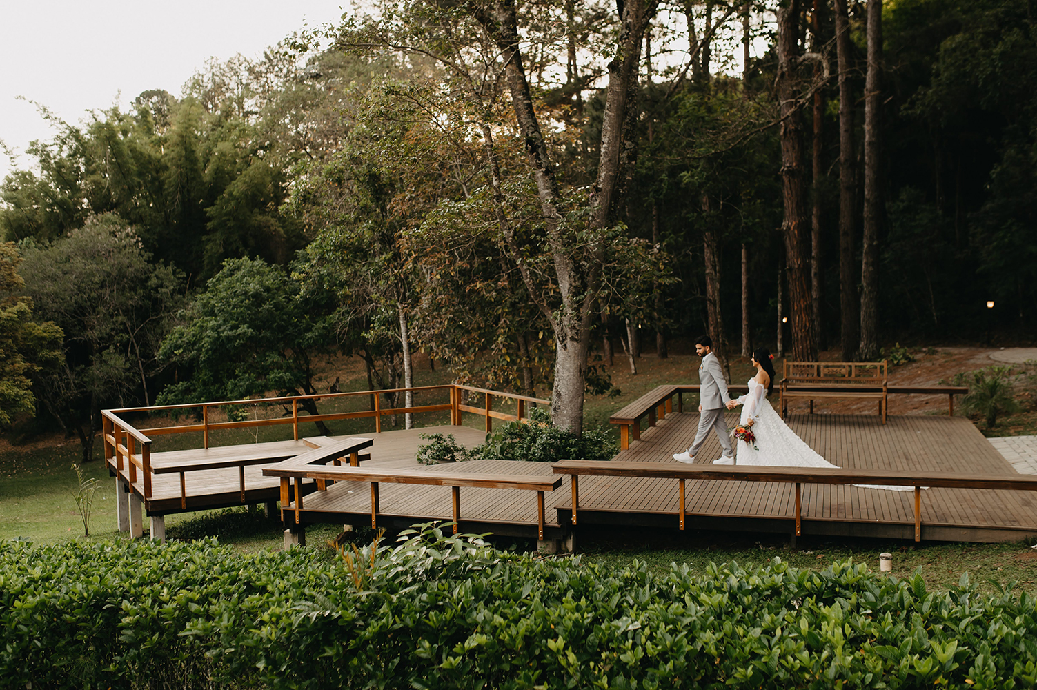 Ariane e Thiago | Casamento abençoado com decoração dos sonhos