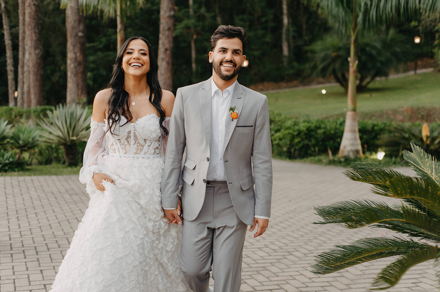 Ariane e Thiago | Casamento abençoado com decoração dos sonhos