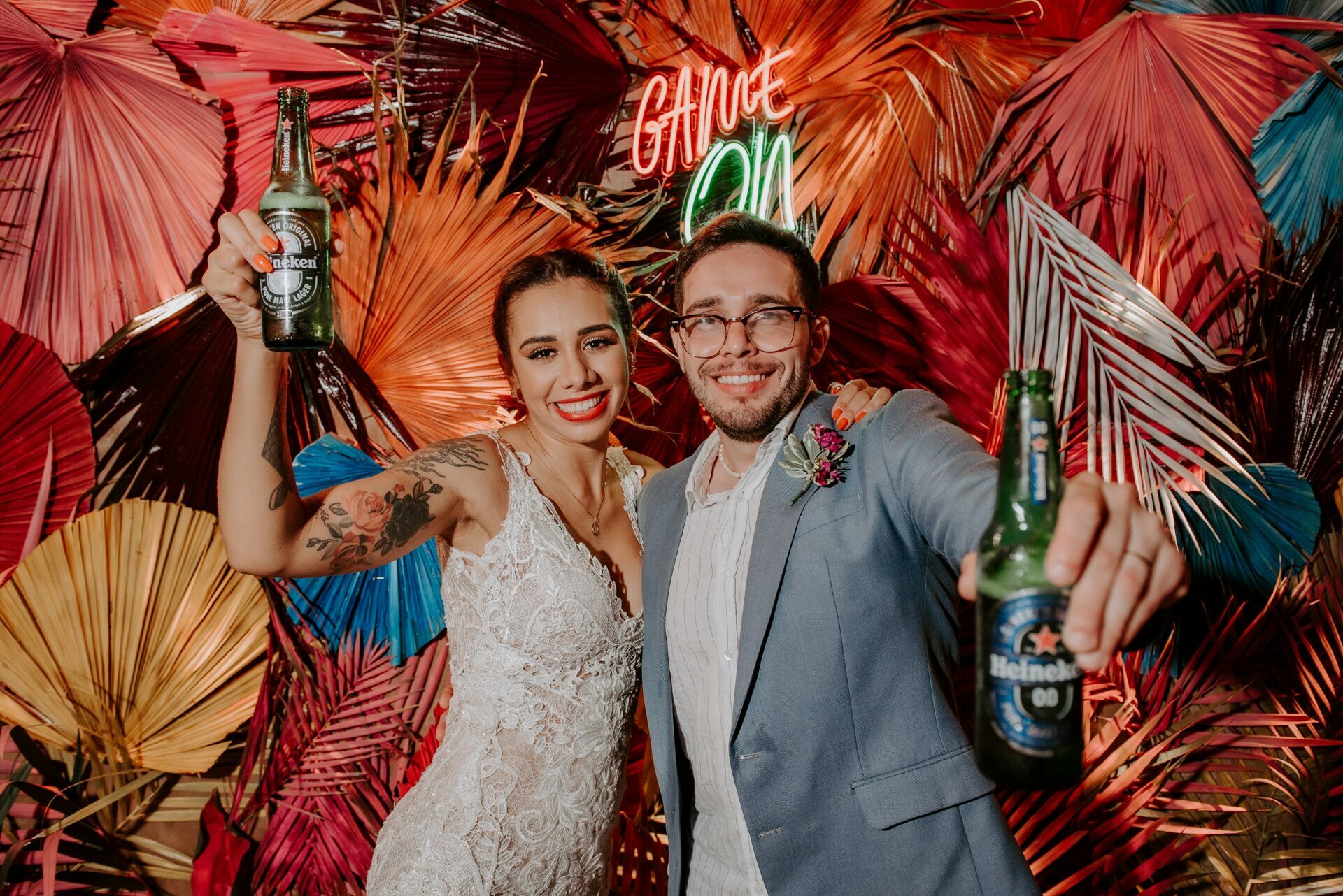 Alexia e Guilherme | Casamento vibrante na praia, por Stéfanie Belo