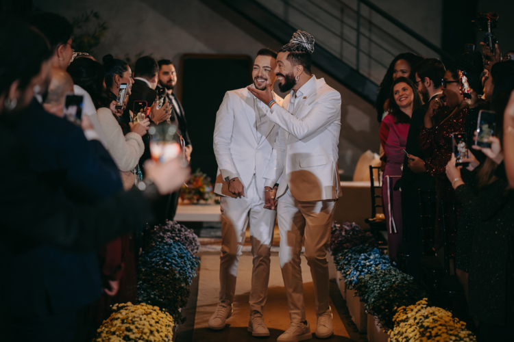 Adriano e Walter | Casamento homoafetivo com as cores do arco-íris