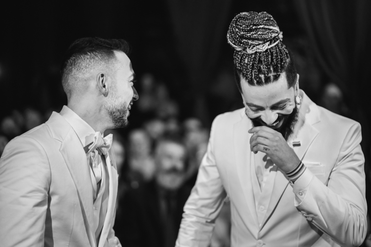 Adriano e Walter | Casamento homoafetivo com as cores do arco-íris