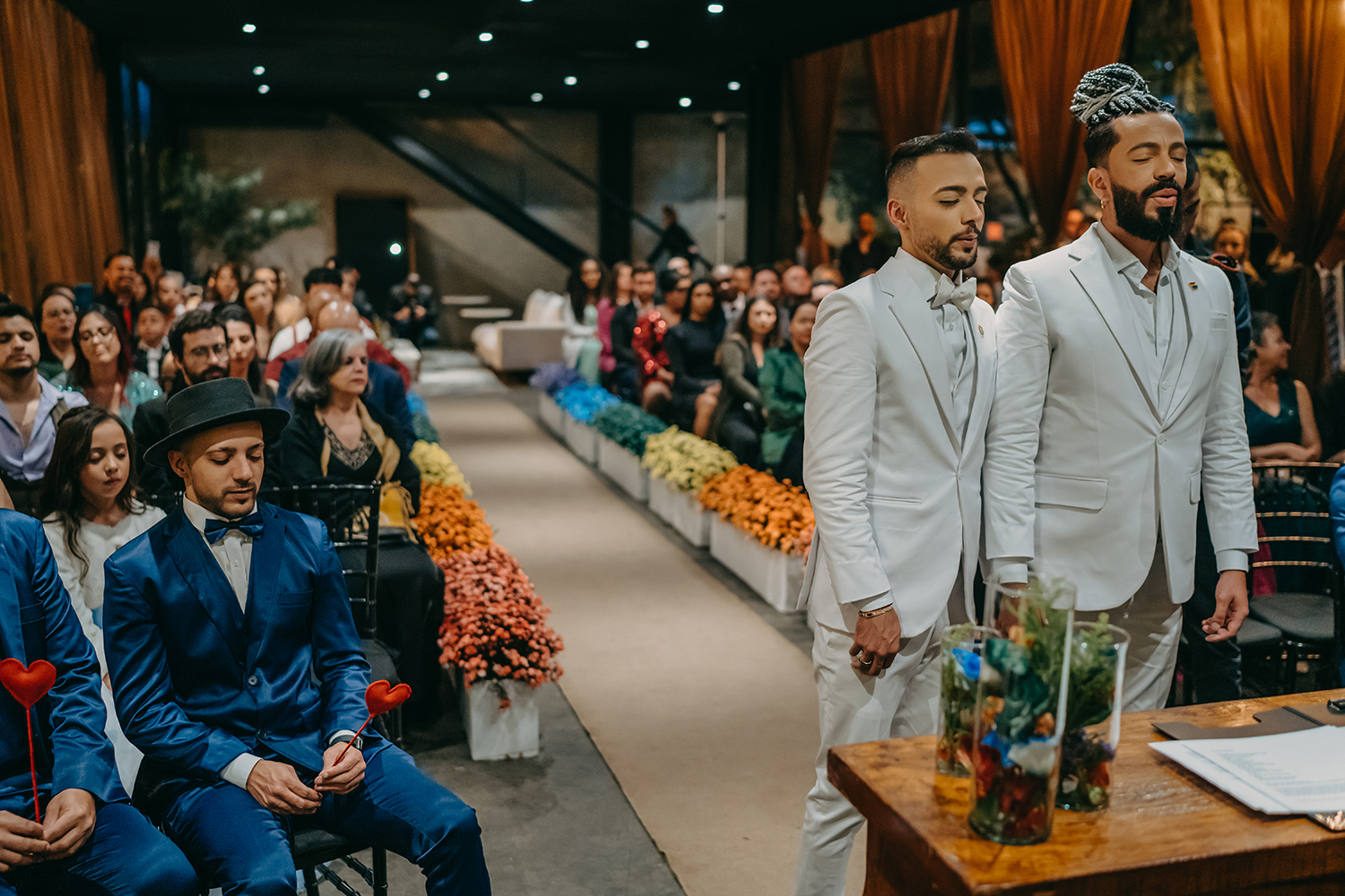 Adriano e Walter | Casamento homoafetivo com as cores do arco-íris