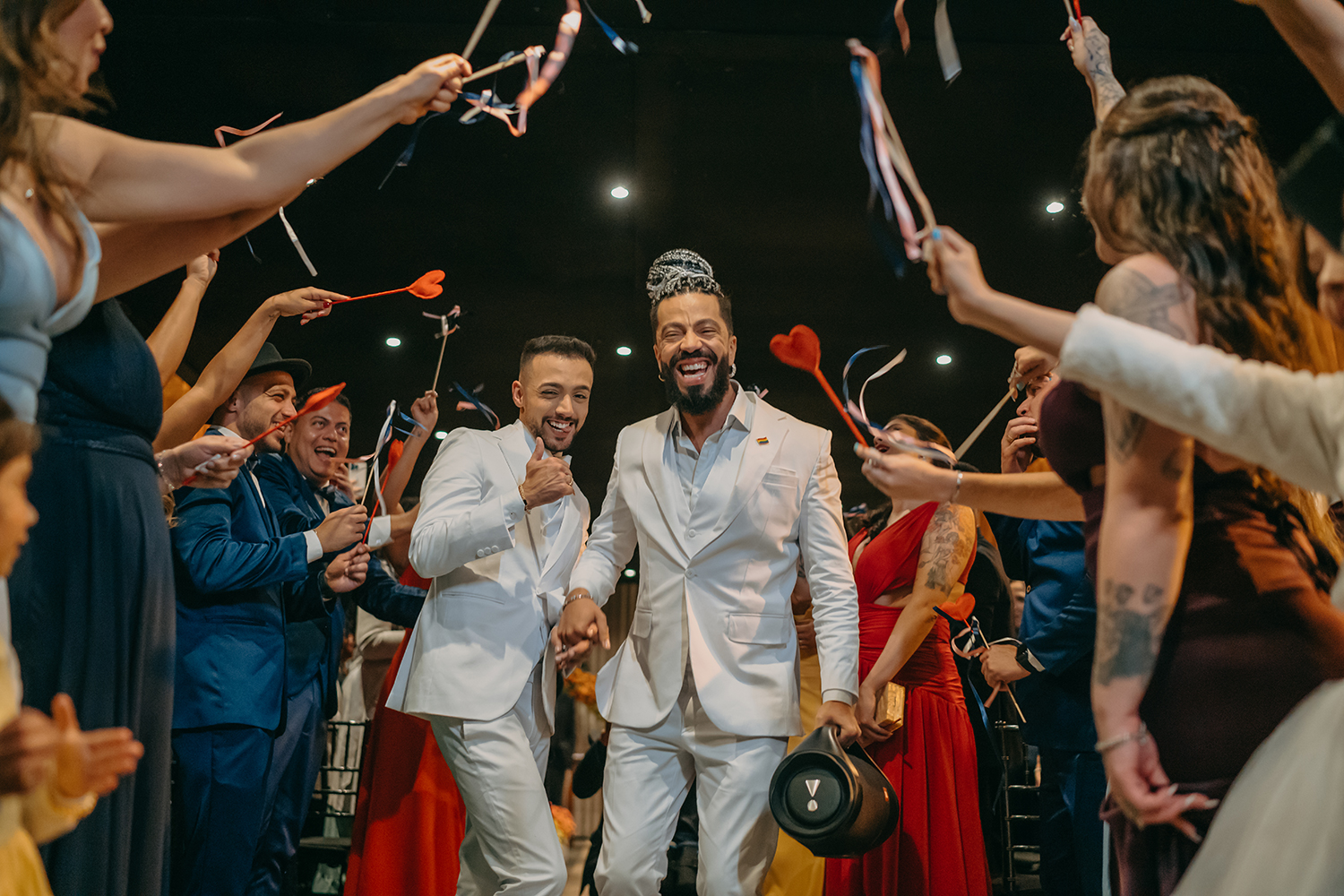 Adriano e Walter | Casamento homoafetivo com as cores do arco-íris