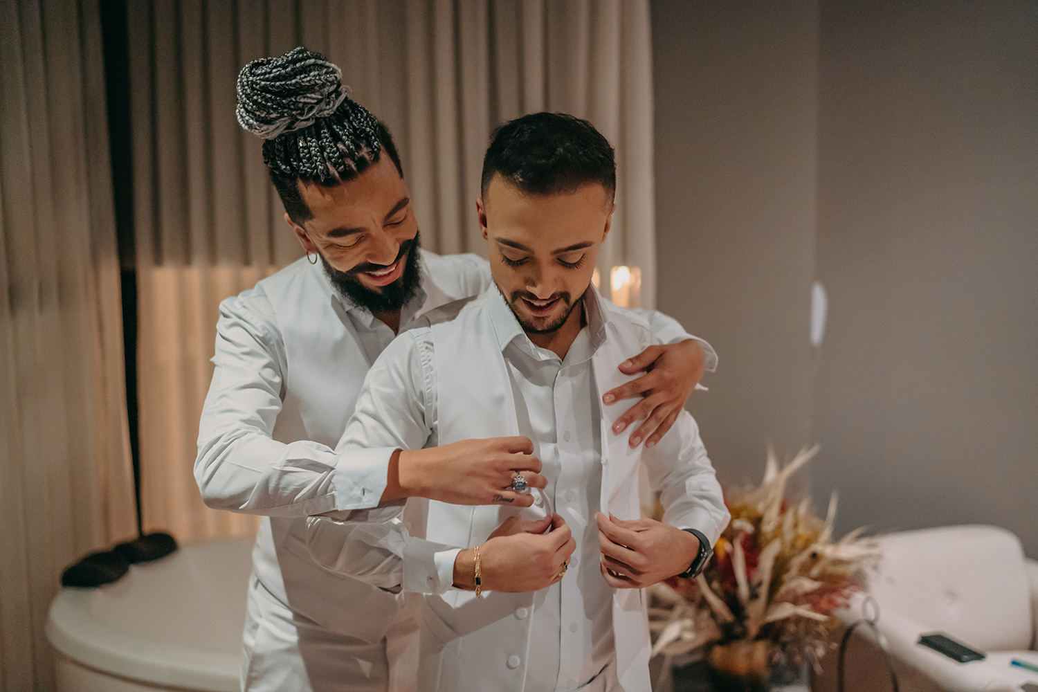 Adriano e Walter | Casamento homoafetivo com as cores do arco-íris