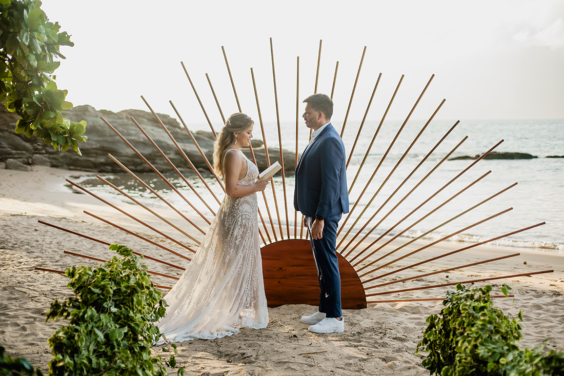 Casamento pé na areia na Casa de Canoa - Noiva de praia