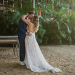 Casamento pé na areia na Casa de Canoa - Noiva de praia