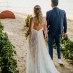 Casamento pé na areia na Casa de Canoa - Noiva de praia