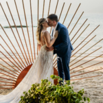Casamento pé na areia na Casa de Canoa - Troca de votos entre noiva e noivo