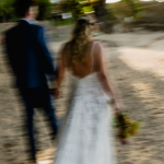 Casamento pé na areia na Casa de Canoa - Saída dos noivos
