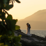 Casamento pé na areia na Casa de Canoa - Saída dos noivos