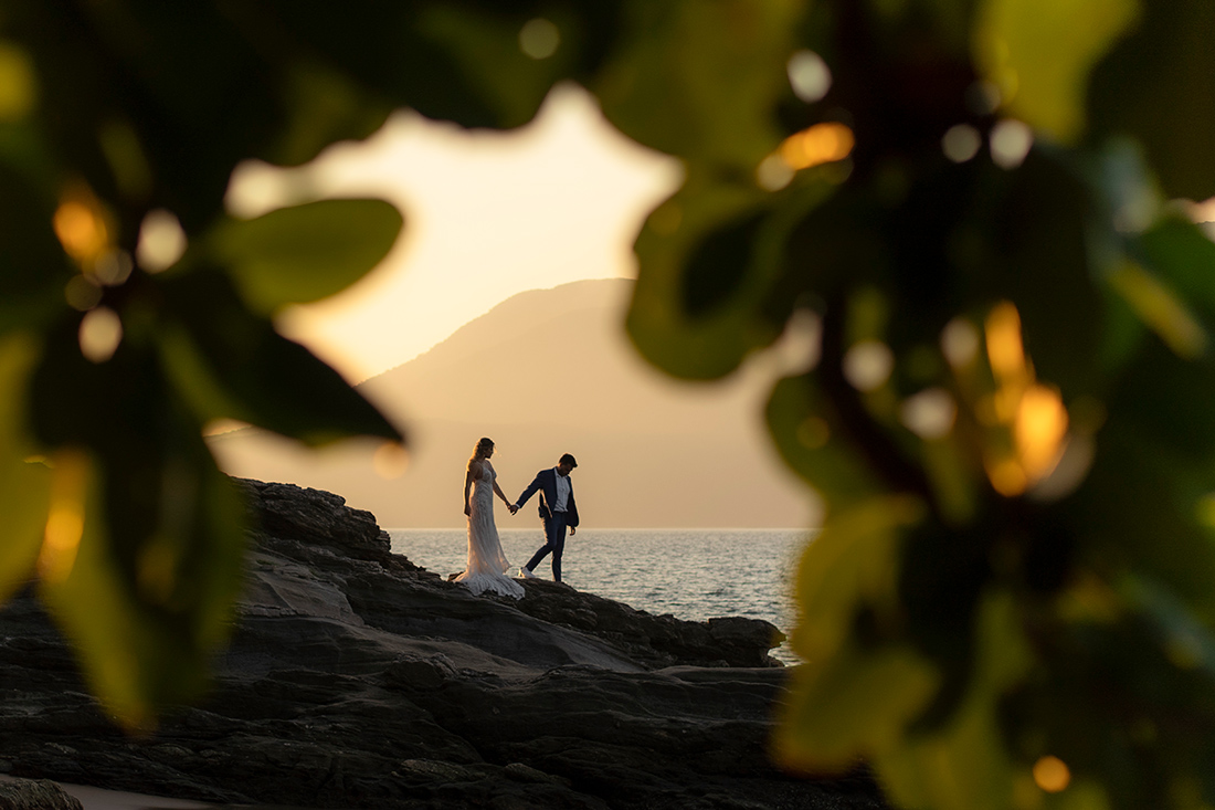 Casamento pé na areia na Casa de Canoa - Ensaio dos noivos