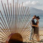 Casamento pé na areia na Casa de Canoa - Decoração de casamento altar de casamento na praia