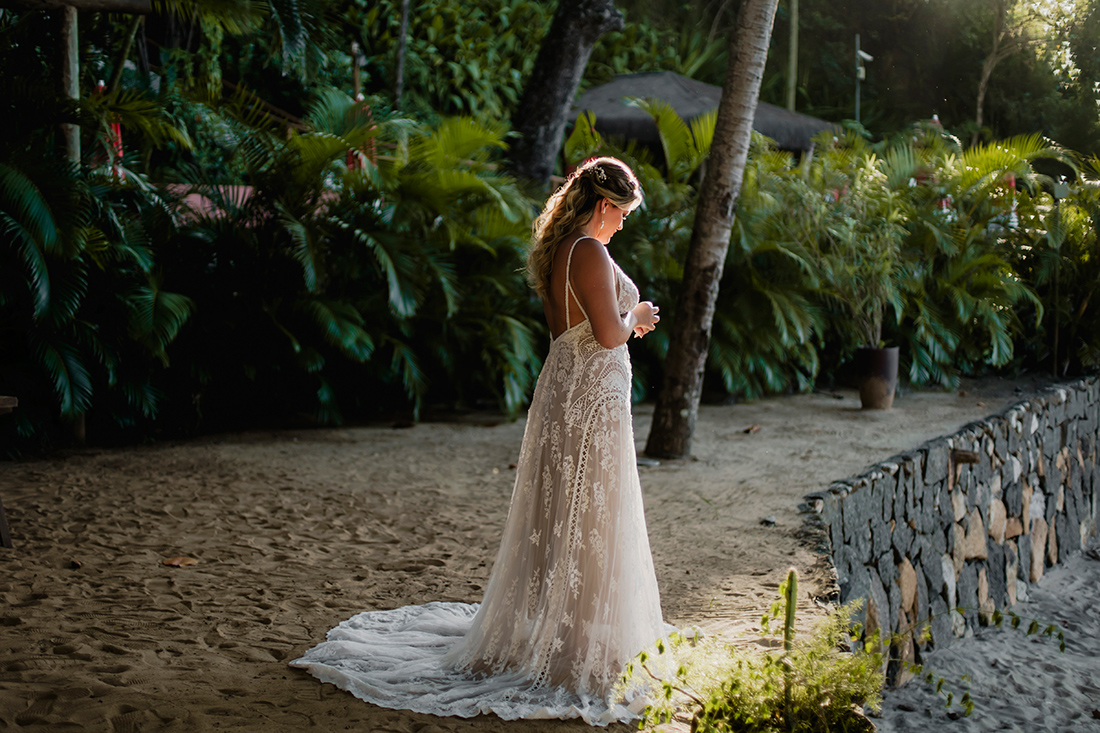 Casamento pé na areia na Casa de Canoa - Noiva de praia