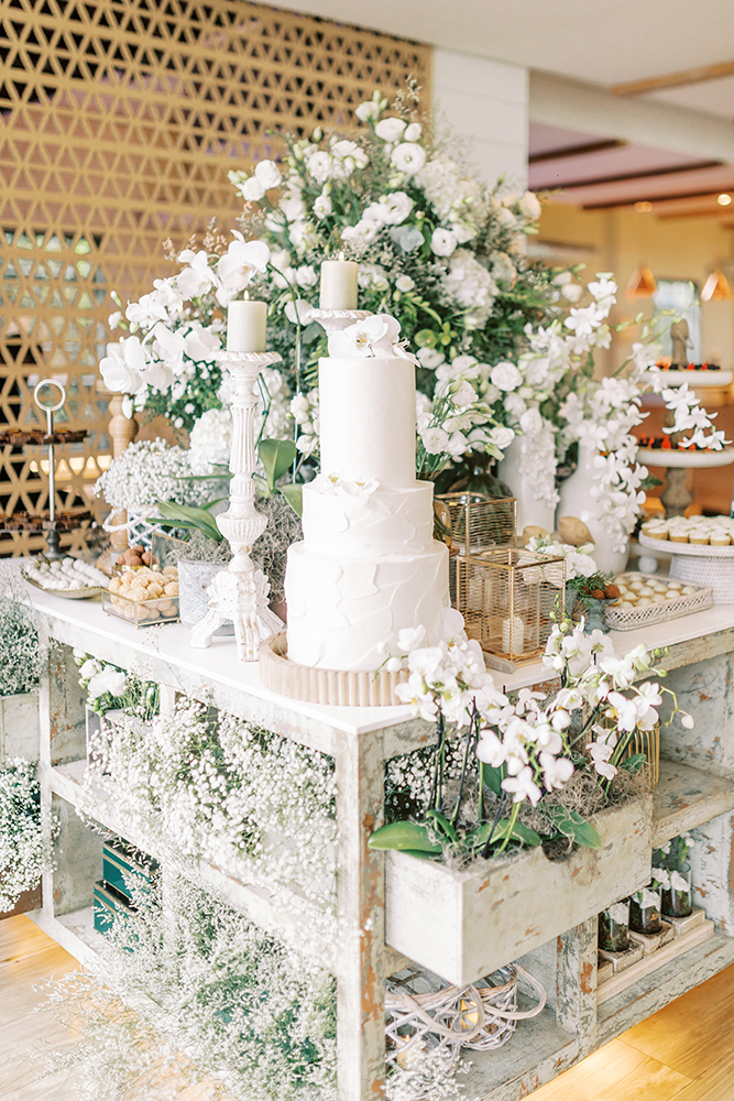 Renan e Rebeca | O amor venceu: casamento verde e branco no Botânico Quintal