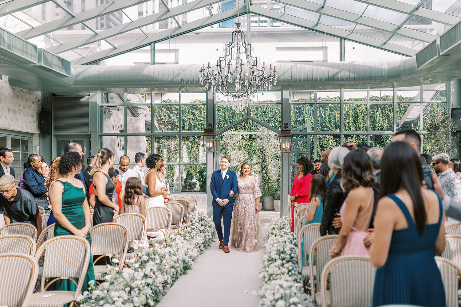 Renan e Rebeca | O amor venceu: casamento verde e branco no Botânico Quintal