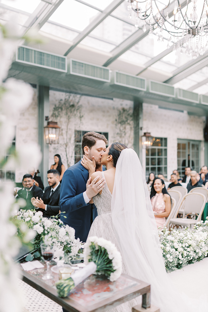 Renan e Rebeca | O amor venceu: casamento verde e branco no Botânico Quintal