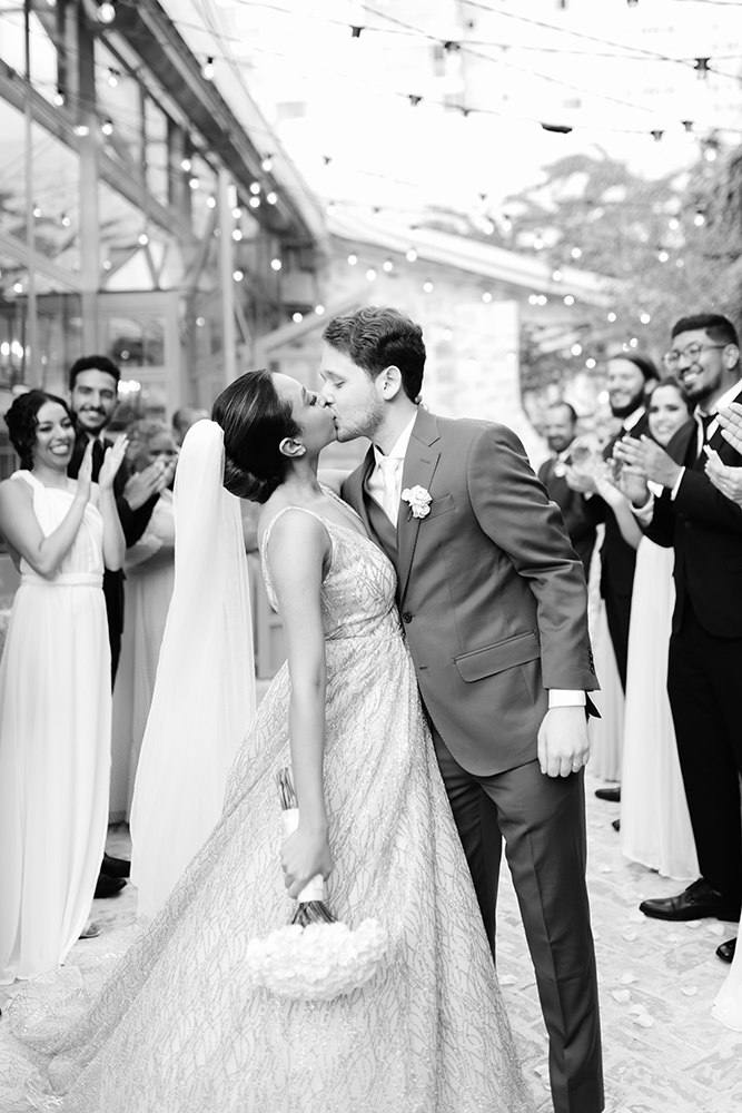 Renan e Rebeca | O amor venceu: casamento verde e branco no Botânico Quintal