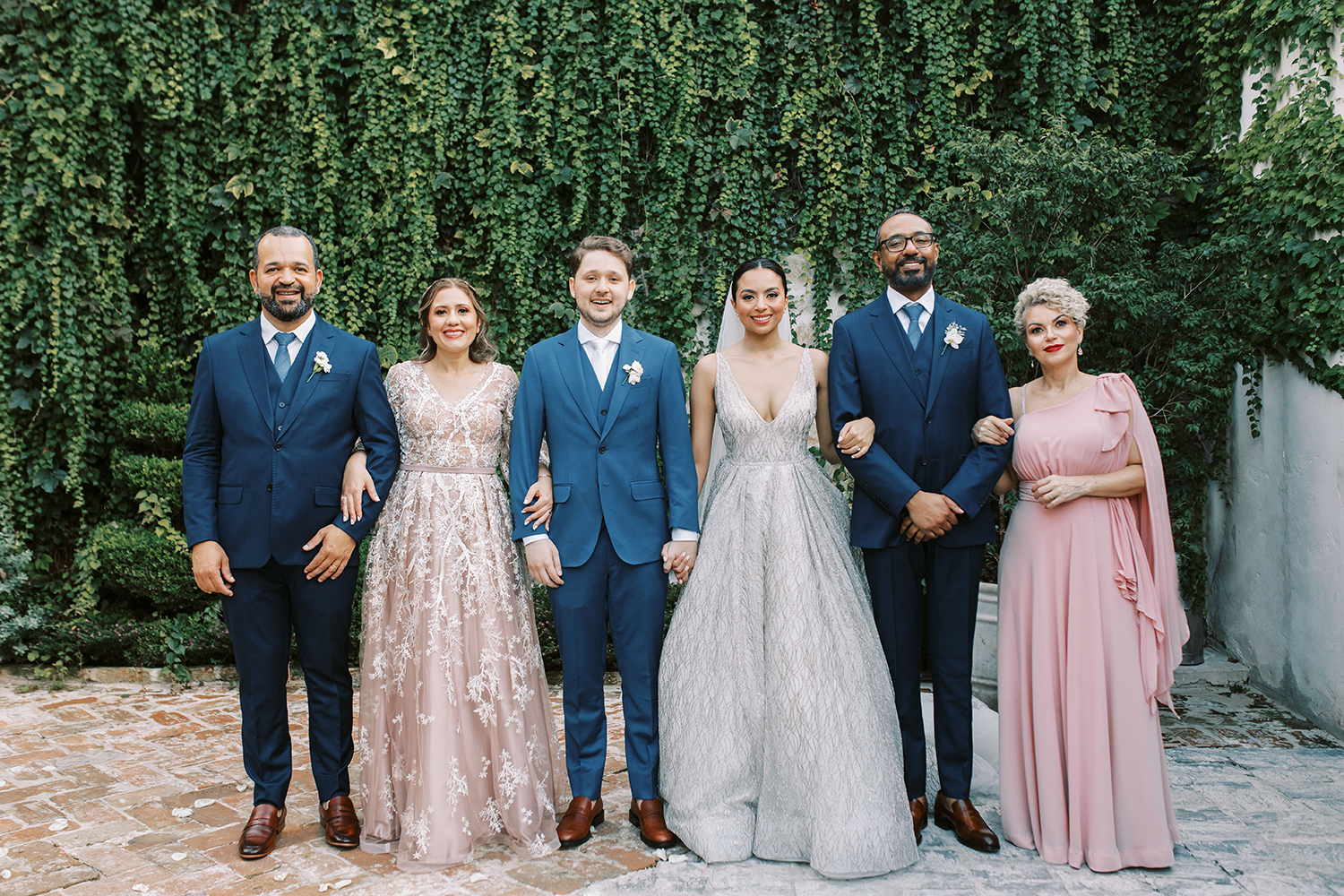 Renan e Rebeca | O amor venceu: casamento verde e branco no Botânico Quintal