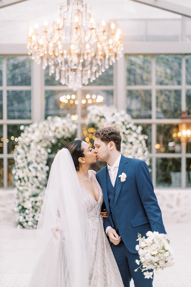 Renan e Rebeca | O amor venceu: casamento verde e branco no Botânico Quintal