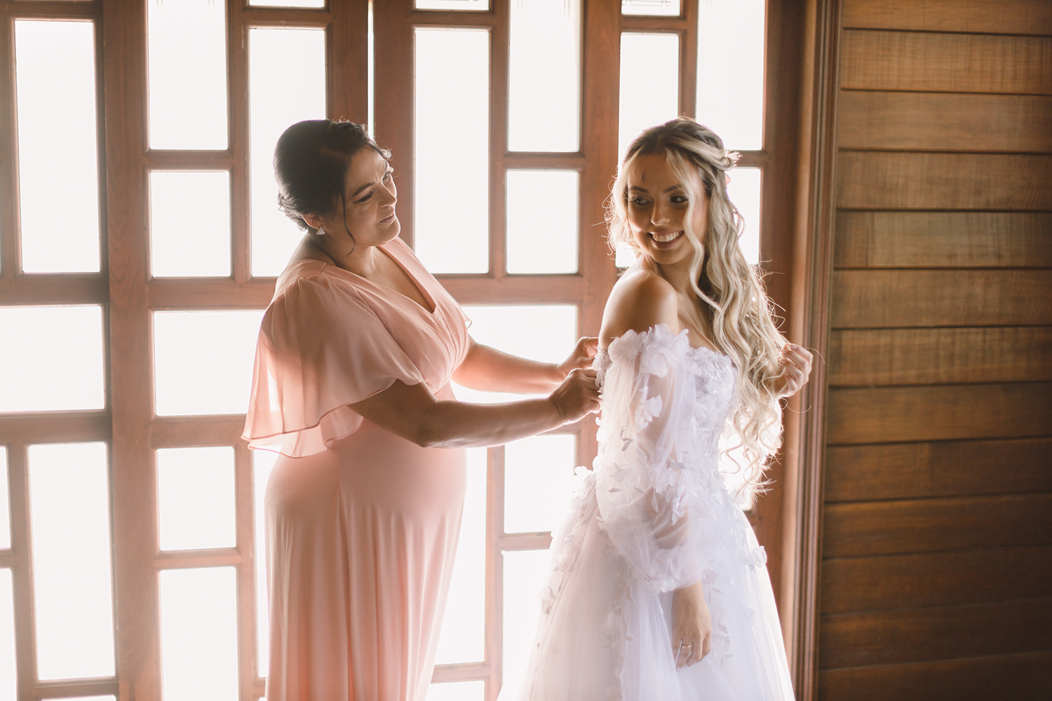 Beatriz e Renann | Casamento romântico ao ar livre, por Lampião Fotografia