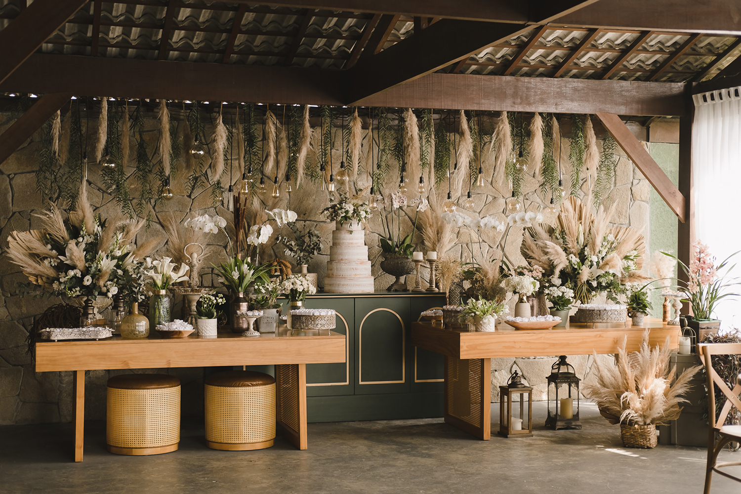 Beatriz e Renann | Casamento romântico ao ar livre, por Lampião Fotografia