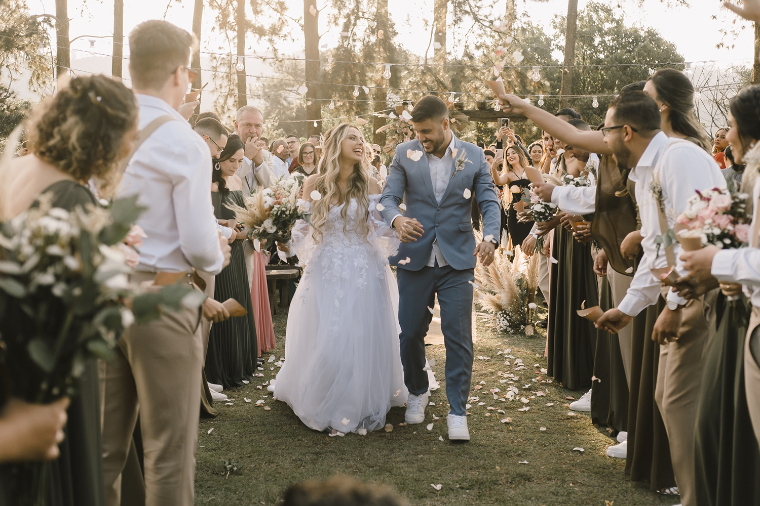 Beatriz e Renann | Casamento romântico ao ar livre, por Lampião Fotografia