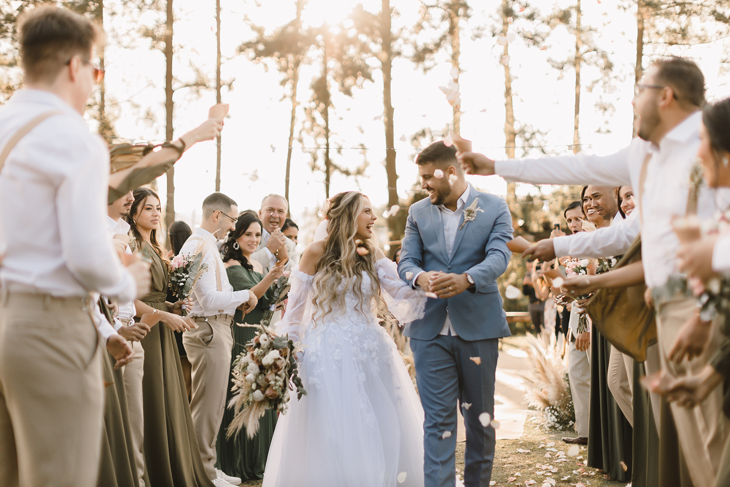 Beatriz e Renann | Casamento romântico ao ar livre, por Lampião Fotografia