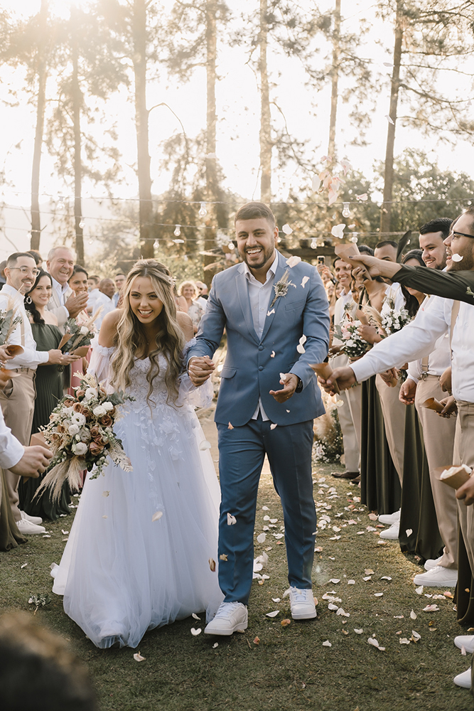 Beatriz e Renann | Casamento romântico ao ar livre, por Lampião Fotografia