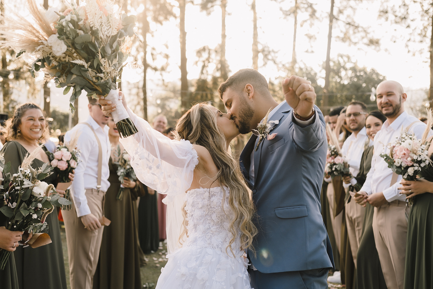 Beatriz e Renann | Casamento romântico ao ar livre, por Lampião Fotografia