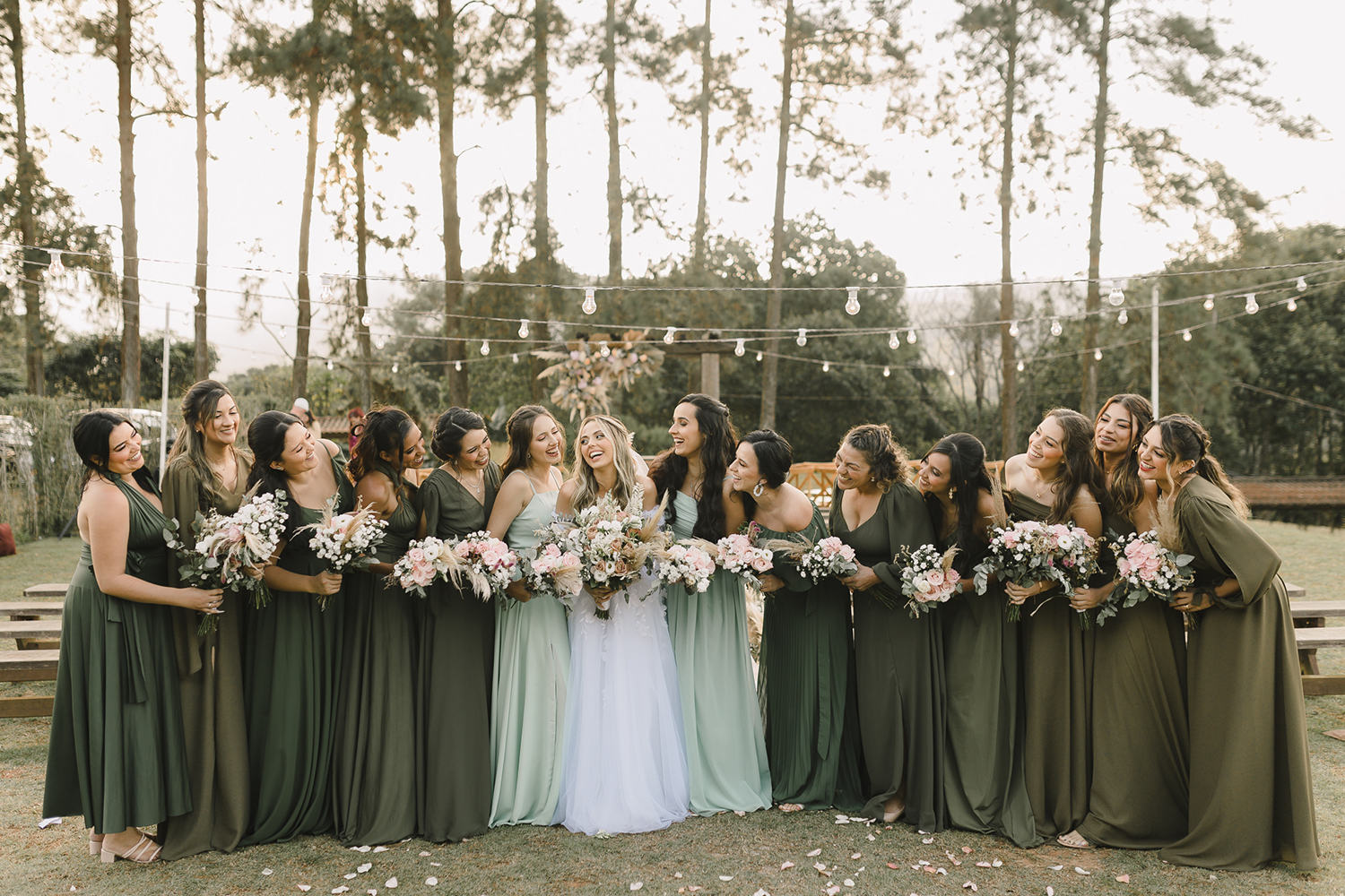 Beatriz e Renann | Casamento romântico ao ar livre, por Lampião Fotografia