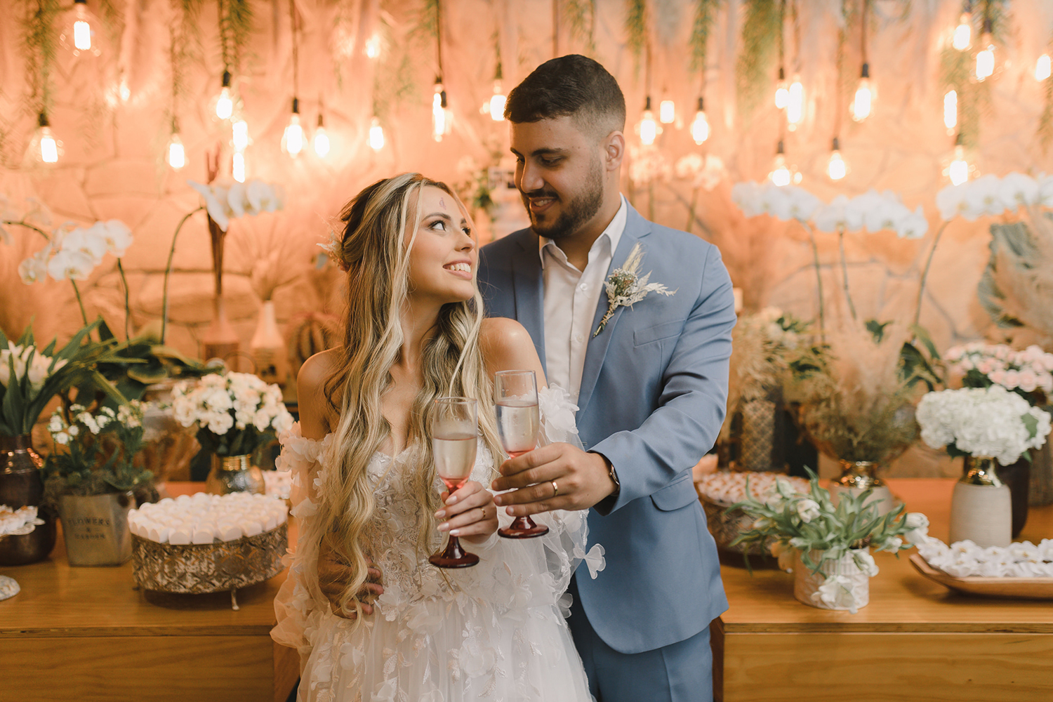 Beatriz e Renann | Casamento romântico ao ar livre, por Lampião Fotografia