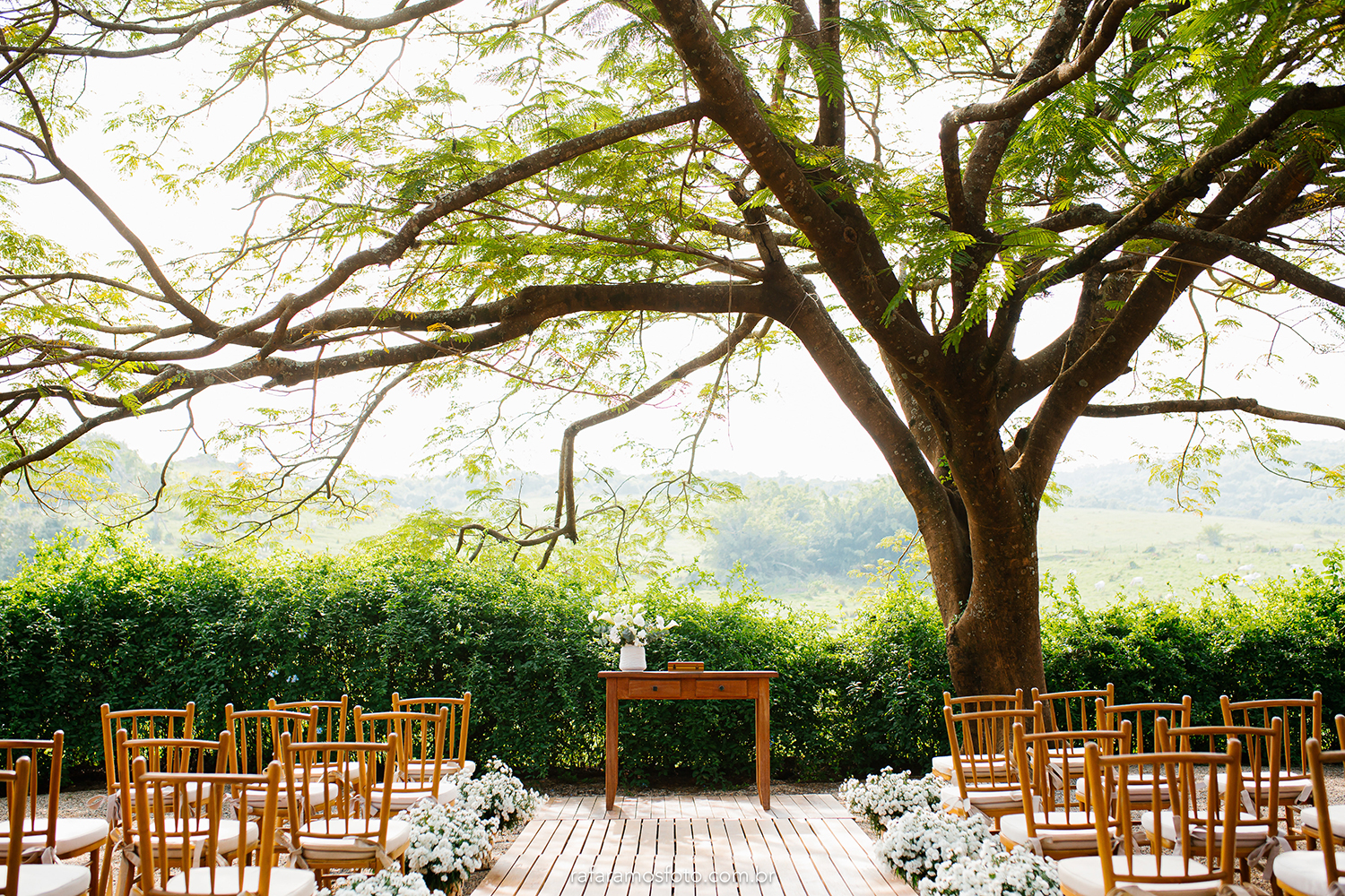 Beatriz e Vitor | Casamento bucólico em tons de verde e branco, por Rafa Ramos