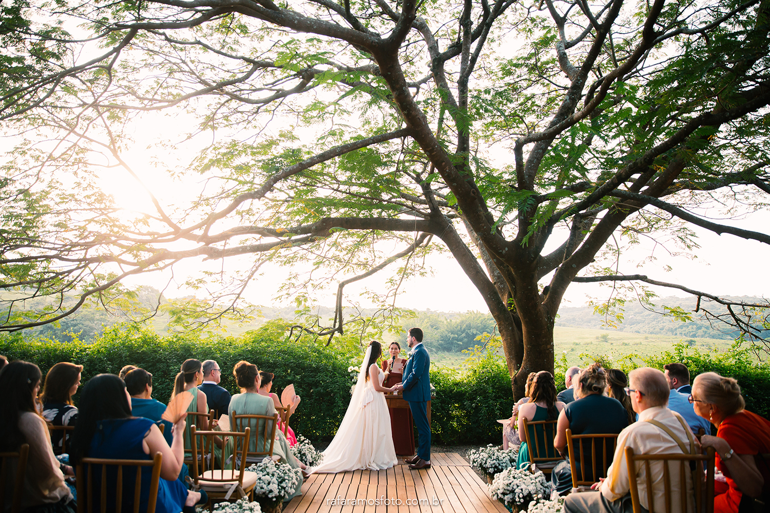 Beatriz e Vitor | Casamento bucólico em tons de verde e branco, por Rafa Ramos