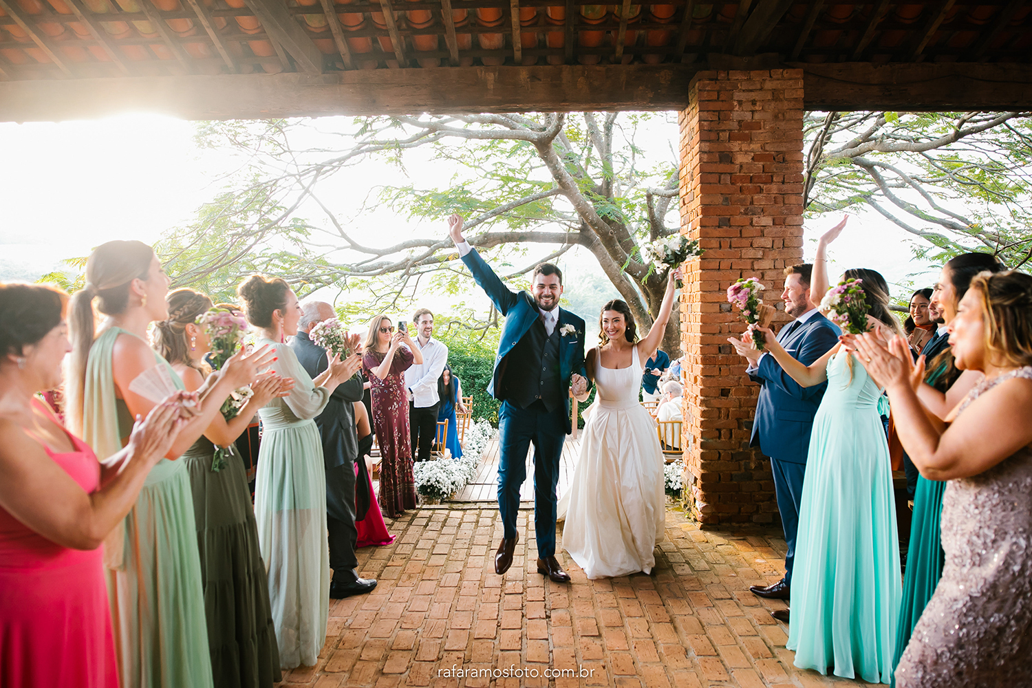 Beatriz e Vitor | Casamento bucólico em tons de verde e branco, por Rafa Ramos