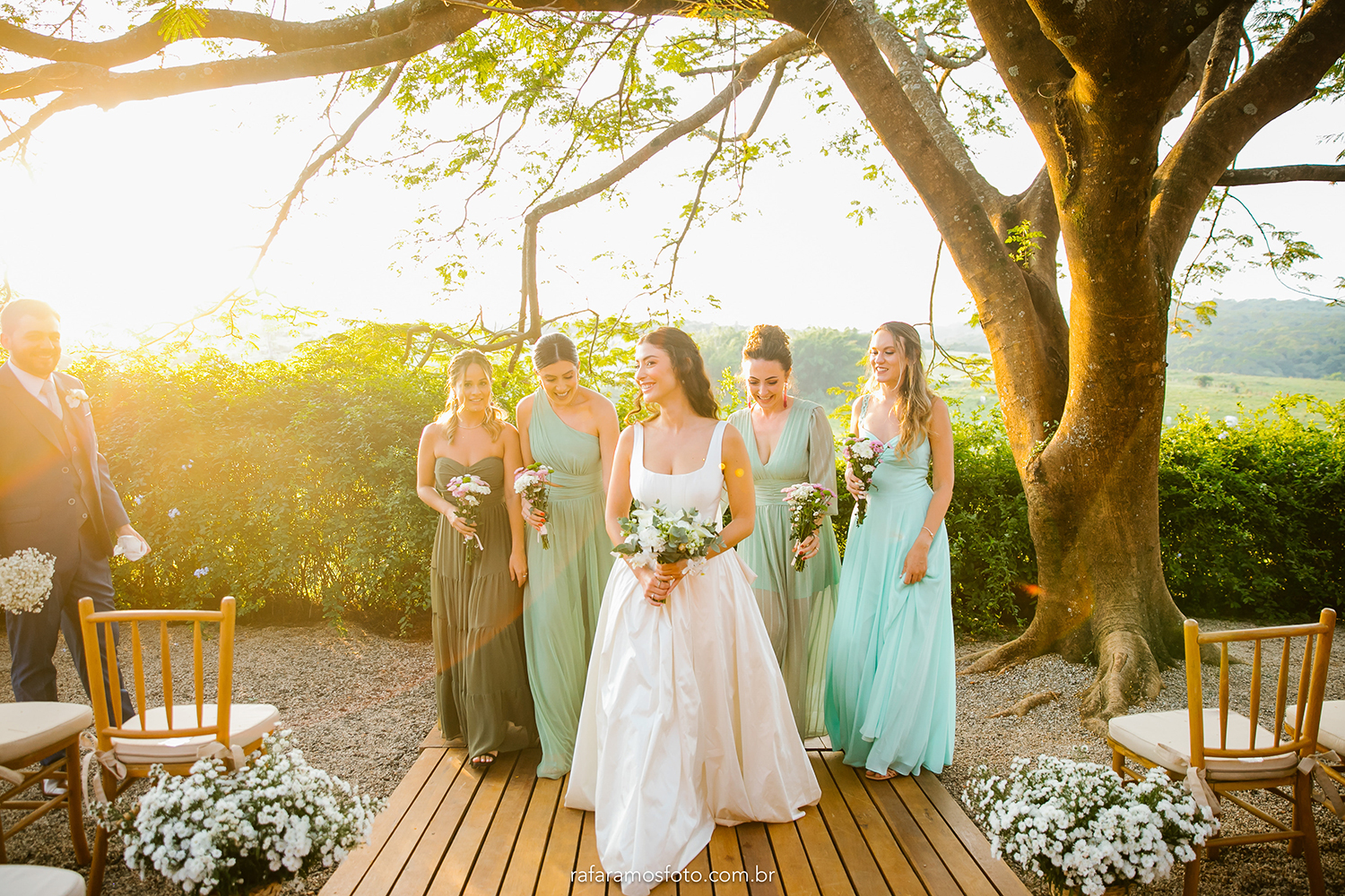 Beatriz e Vitor | Casamento bucólico em tons de verde e branco, por Rafa Ramos