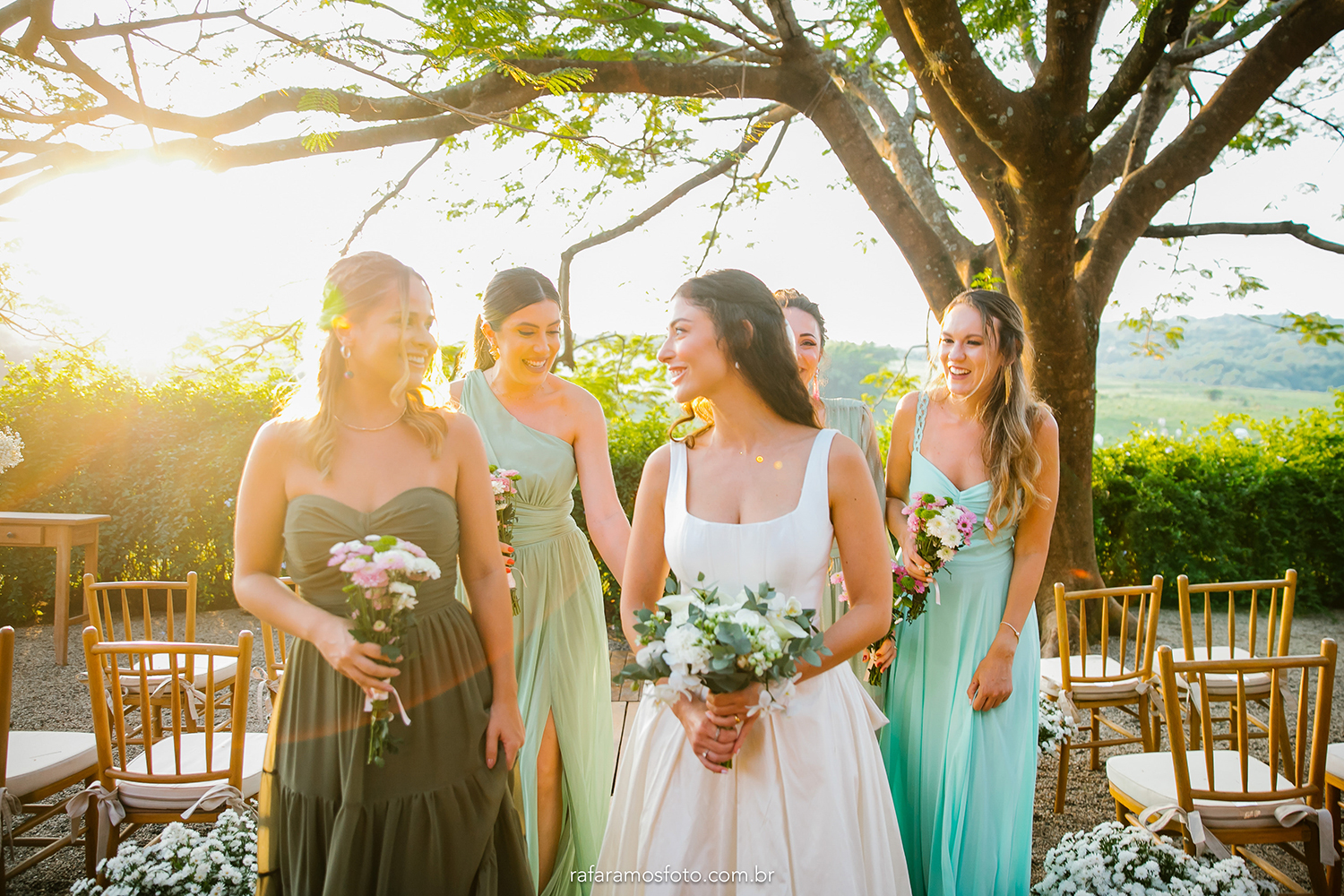 Beatriz e Vitor | Casamento bucólico em tons de verde e branco, por Rafa Ramos