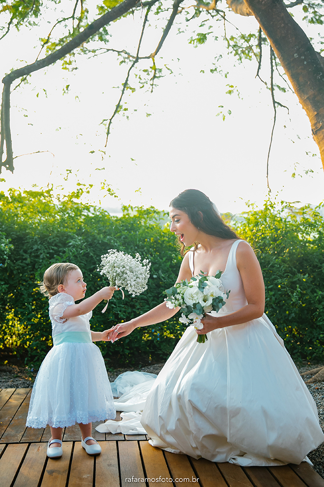 Beatriz e Vitor | Casamento bucólico em tons de verde e branco, por Rafa Ramos