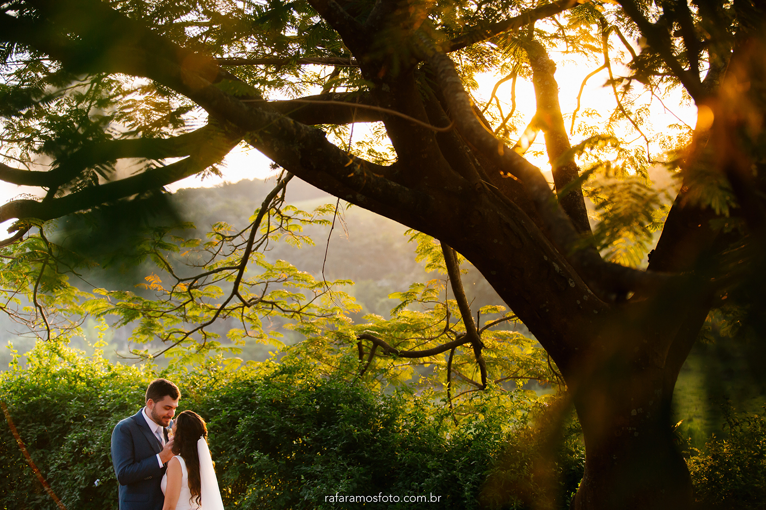 Beatriz e Vitor | Casamento bucólico em tons de verde e branco, por Rafa Ramos