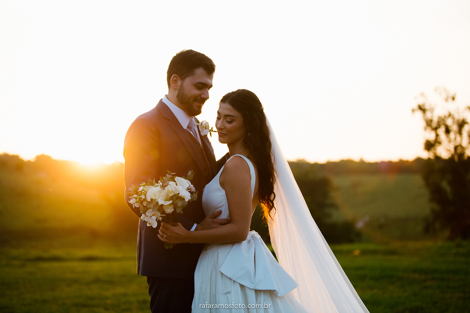 Beatriz e Vitor | Casamento bucólico em tons de verde e branco, por Rafa Ramos