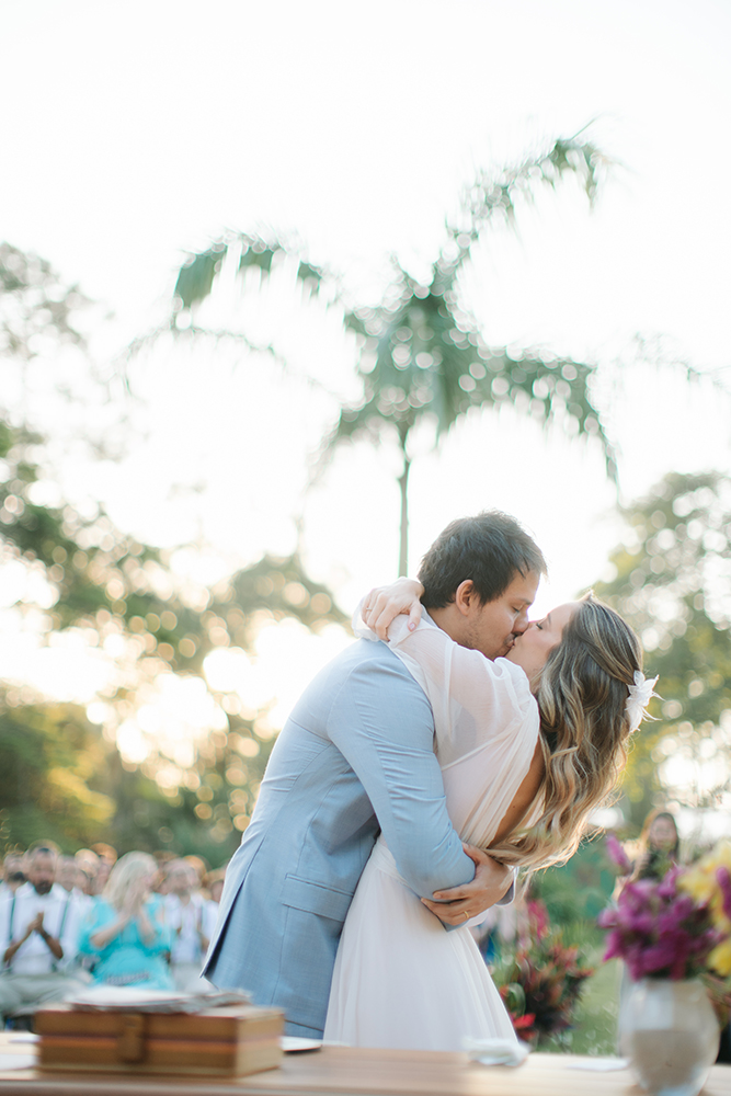 Julia e Guilherme | Casamento leve e romântico, por Yellow Filmes