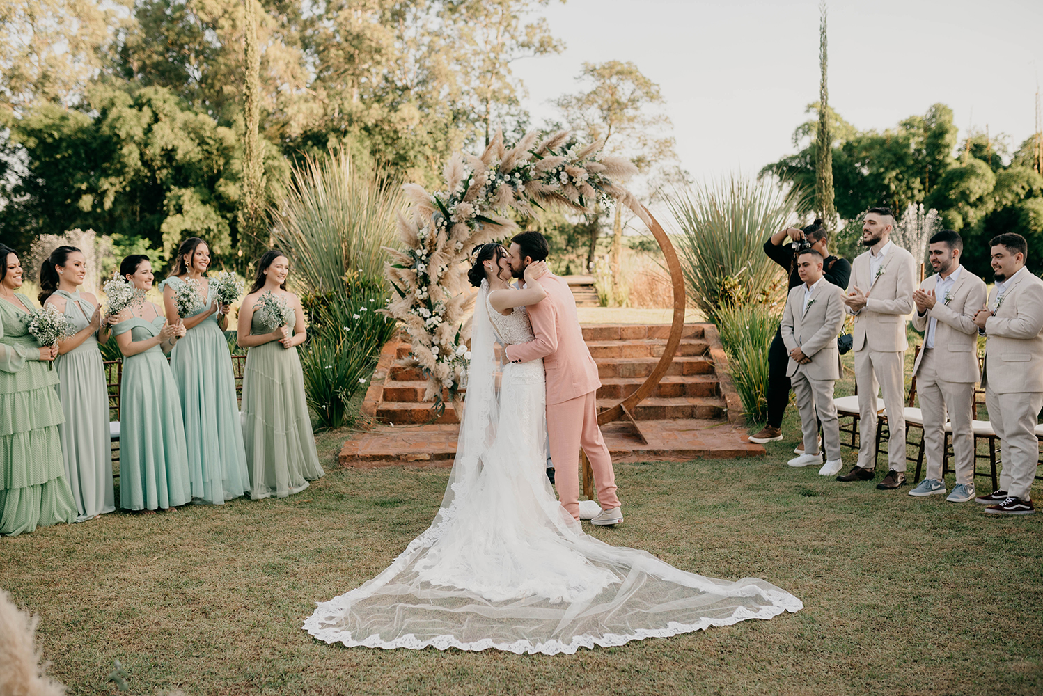 Rafaela e Felipe | Casamento ao ar livre, por Victor Silvério e Diana Taramelli