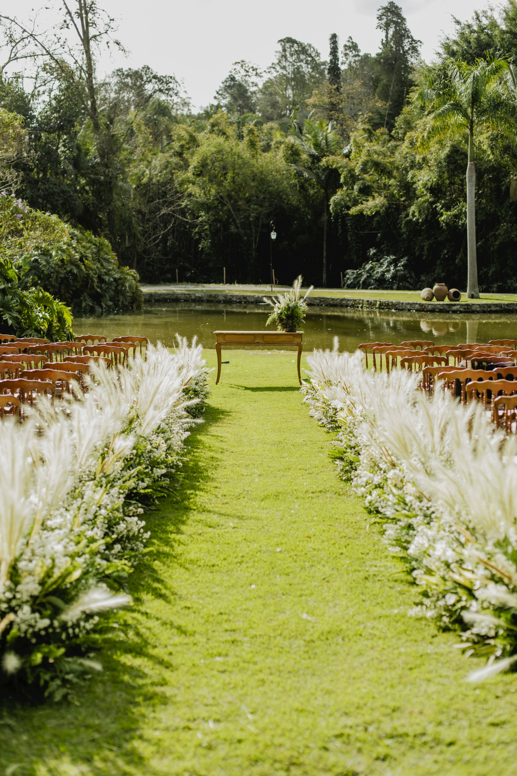 Rafaela Mandelli e Rodrigo Leonardo | Casamento elegante no campo, por Victor Alvarenga