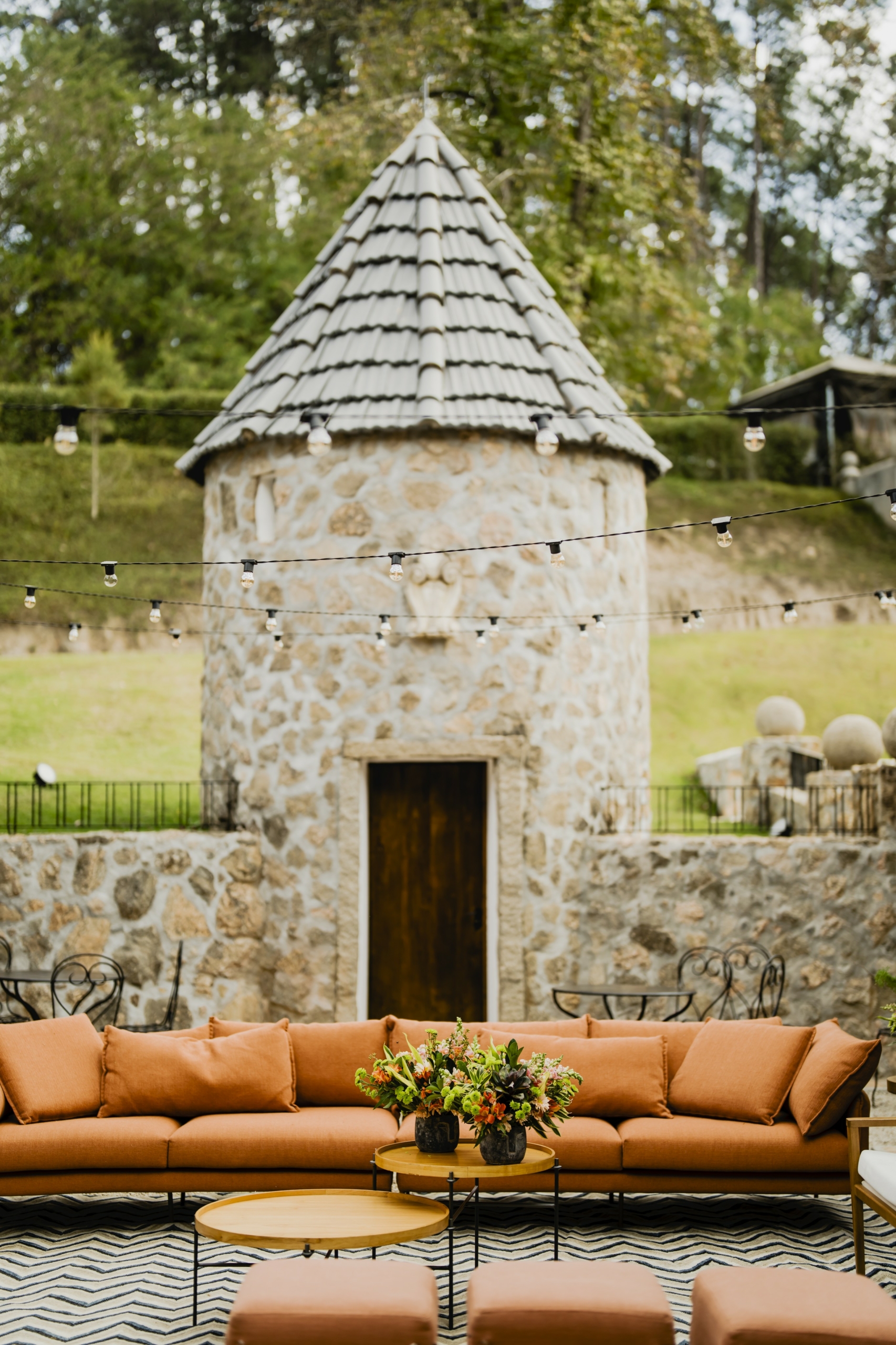 Rafaela Mandelli e Rodrigo Leonardo | Casamento elegante no campo, por Victor Alvarenga