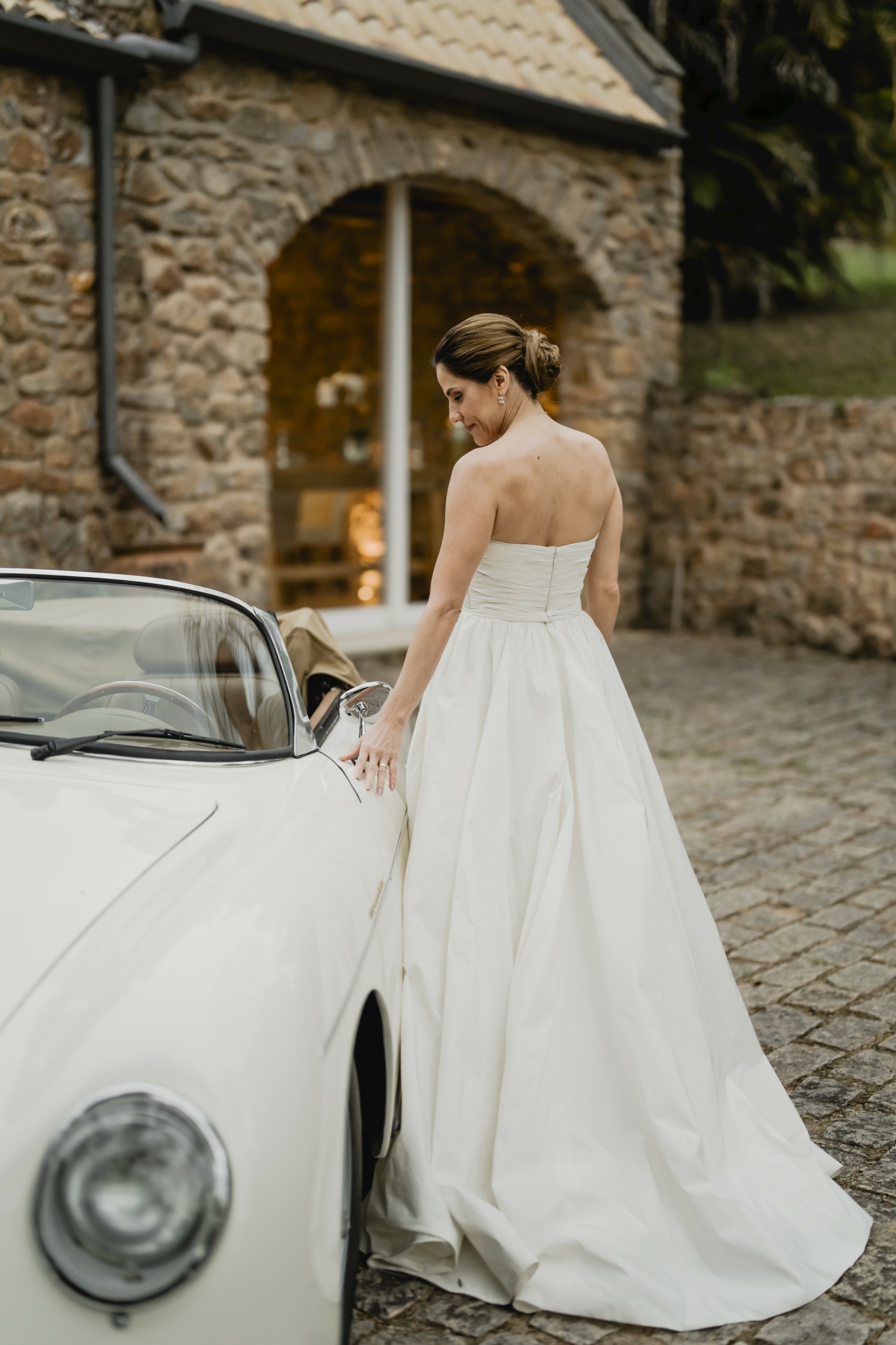 Rafaela Mandelli e Rodrigo Leonardo | Casamento elegante no campo, por Victor Alvarenga - Ville La Rochelle