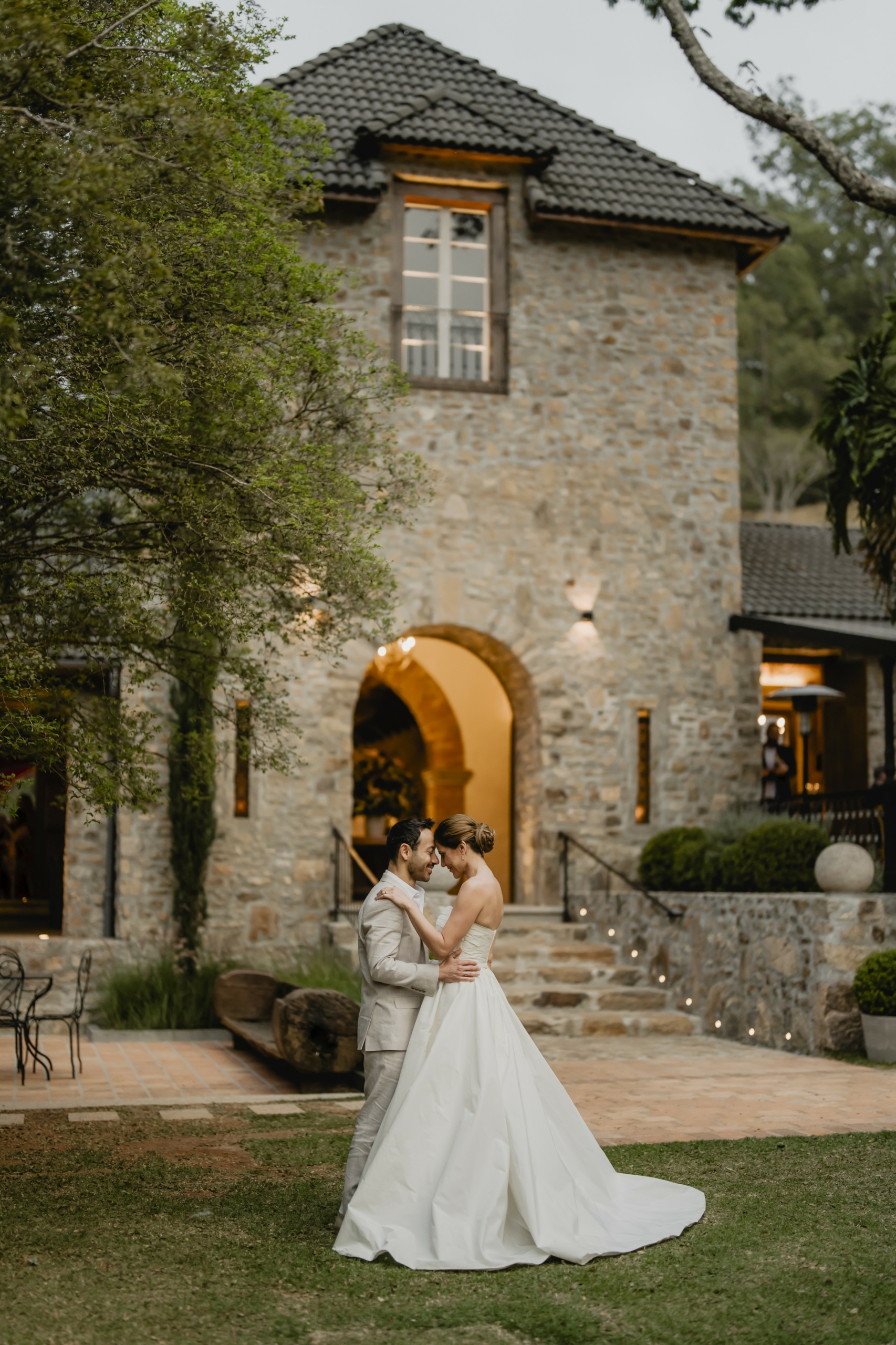 Rafaela Mandelli e Rodrigo Leonardo | Casamento elegante no campo, por Victor Alvarenga - Ville La Rochelle