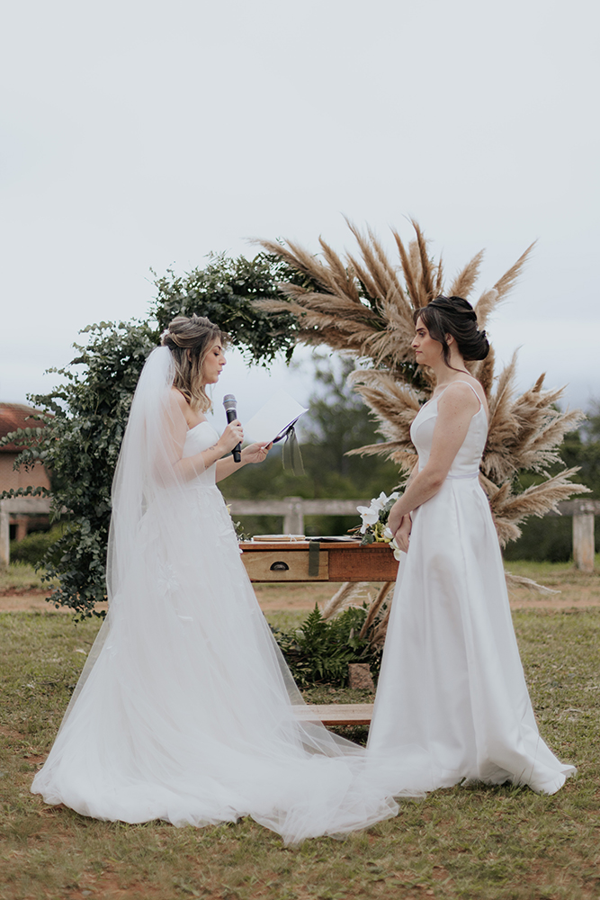 Daiana e Fernanda | Duas noivas e um lindo casamento no campo, por Manga Rosa