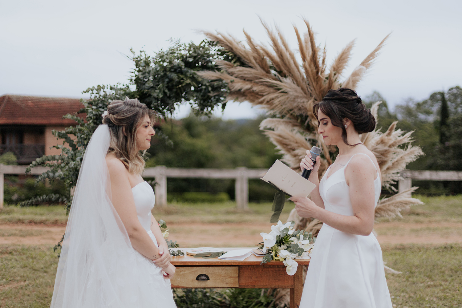 Daiana e Fernanda | Duas noivas e um lindo casamento no campo, por Manga Rosa