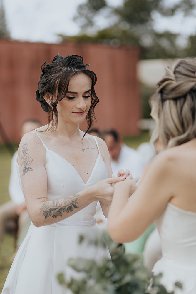 Daiana e Fernanda | Duas noivas e um lindo casamento no campo, por Manga Rosa